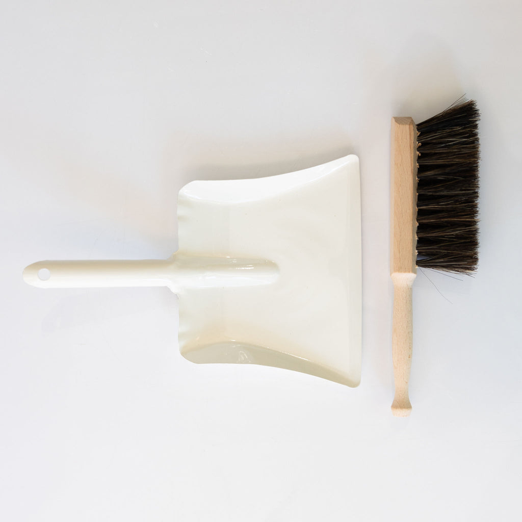 Small dust pan set with a beechwood and natural bristle brush and enameled white dustpan. Perfect for kids. 
